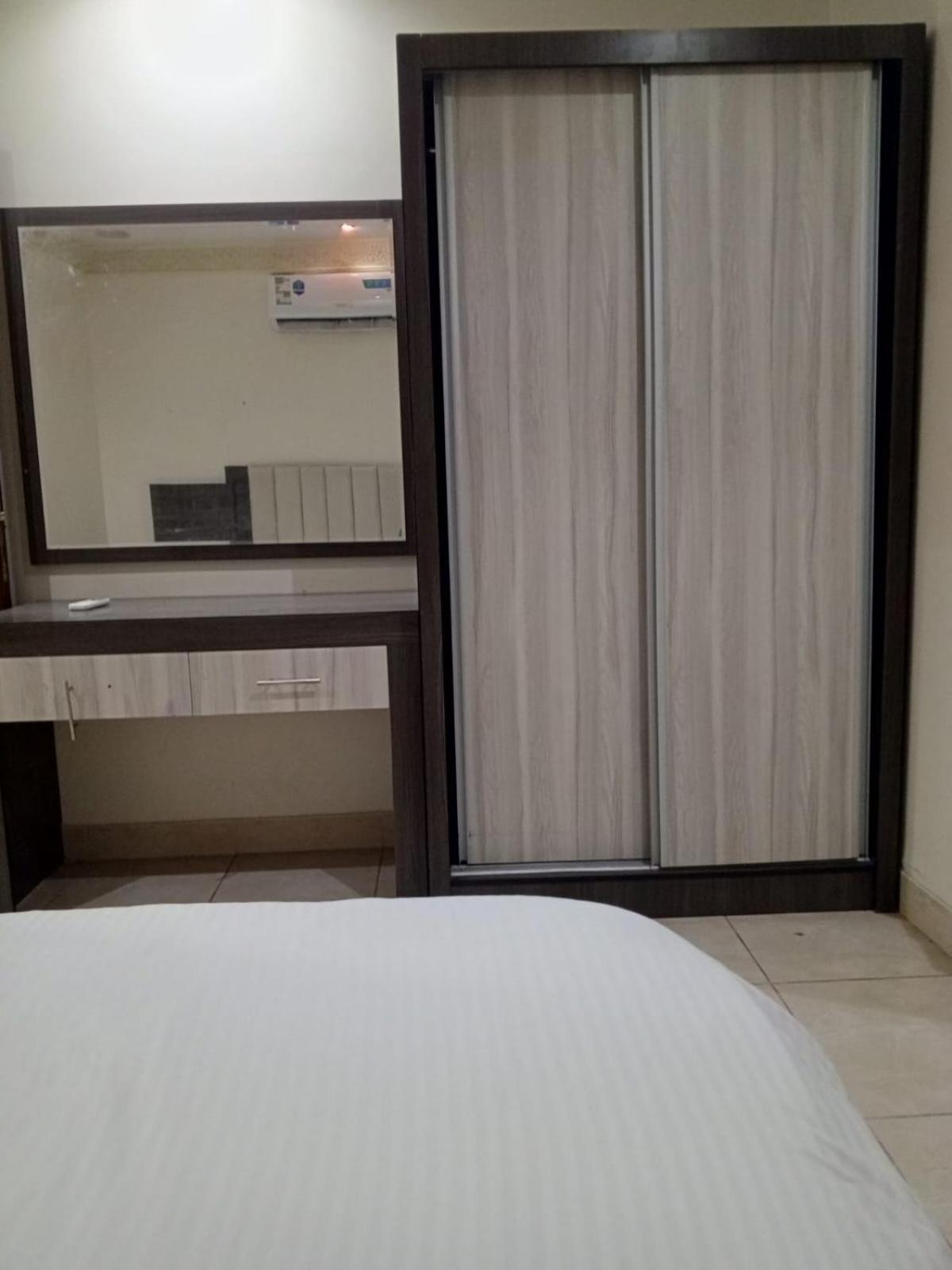Nozol Mena 109 Al-Yarmouk Aparthotel Рияд Екстериор снимка